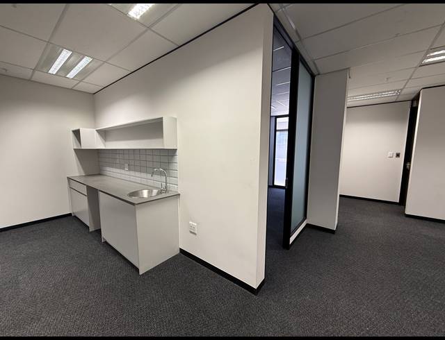 122M² OFFICE TO LET IN PARKTOWN